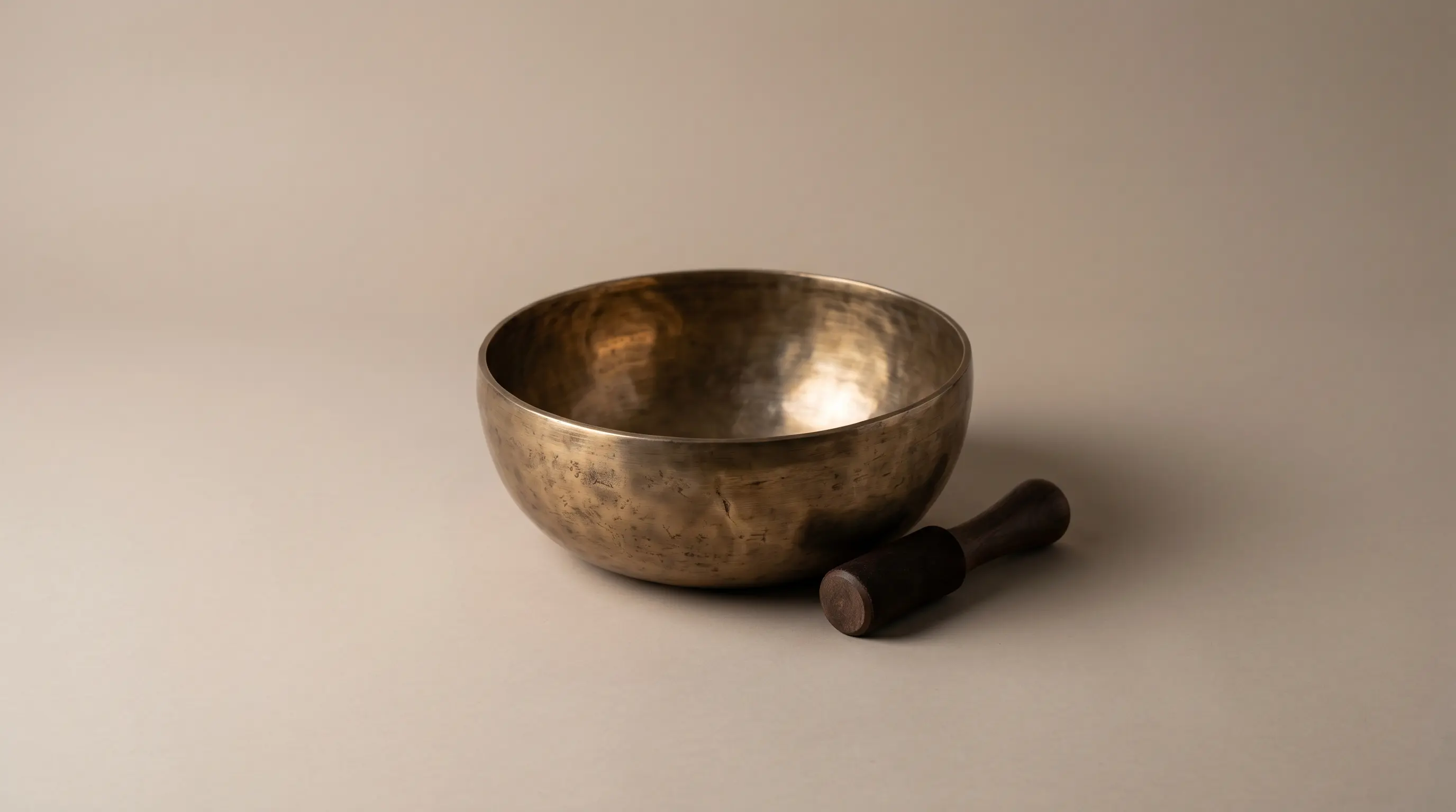Authentic Masterpiece: 30-31 cm Tibetan Antique Nave Singing Bowl